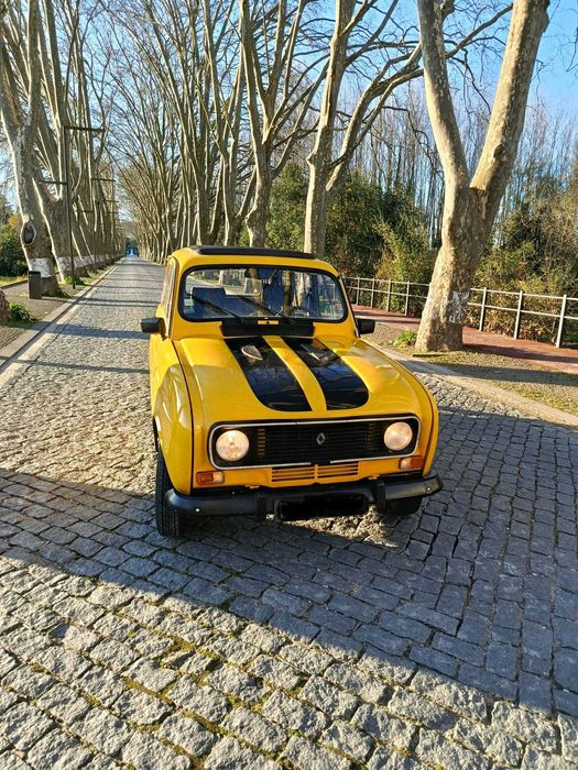 Aluguer Renault 4L com teto de abrir