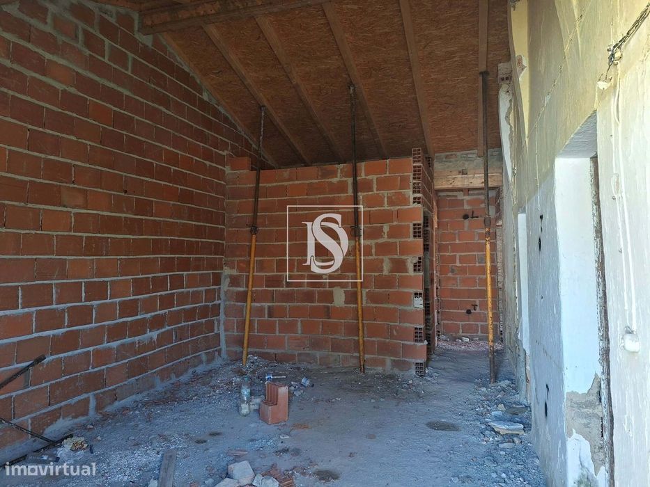 Quintinha no Alentejo com 4.000 m² junto à Ribeira – Excelente potenci