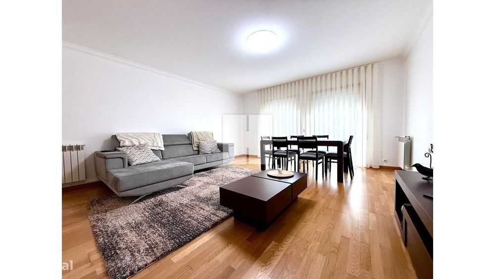 Apartamento T3 c/ Terraço e Garagem