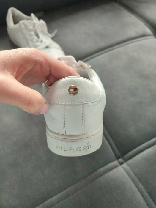 Sygnowane tenisówki z podeszwą typu cupsole rozm. 40 Tommy Hilfiger