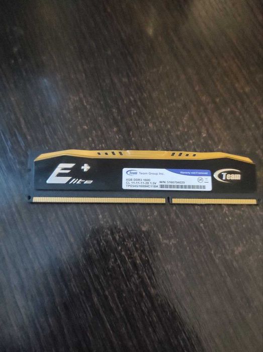 Продам 2 шт оперативной памяти DDR3 4GB (всего 8 ГБ
