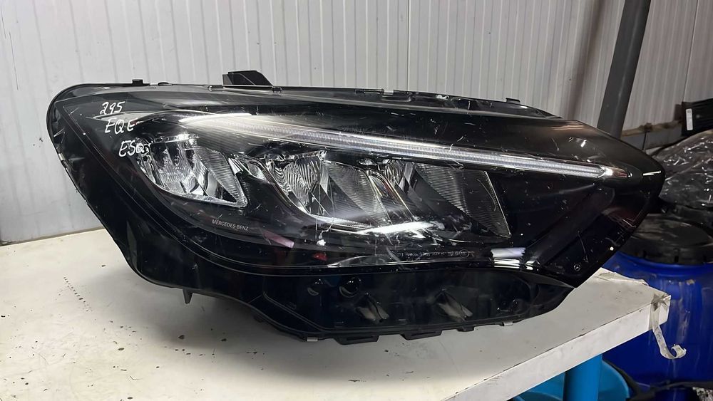 Farol Mercedes Benz EQA Esquerdo