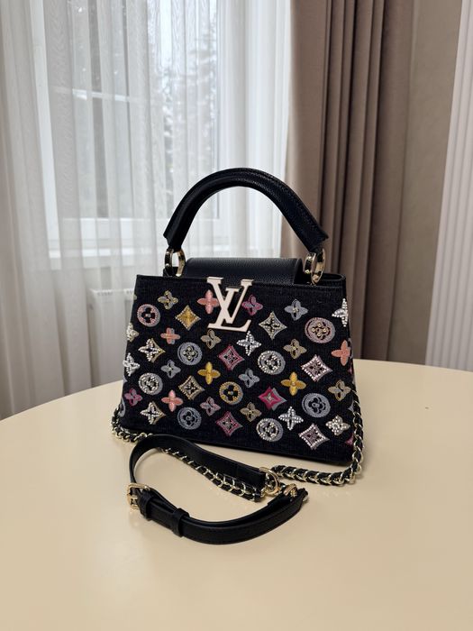 Сумка Louis Vuitton Capucines MM Black Multicolor Embroidered Monogram