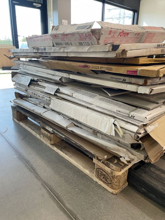 Płytki ceramiczne stłuczki popękane