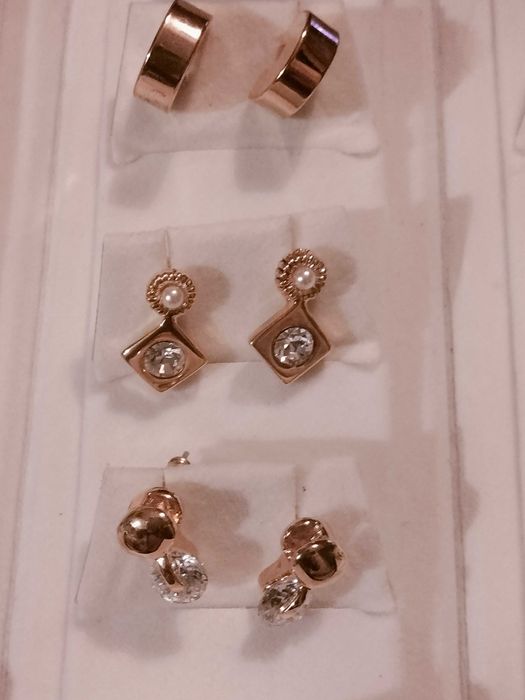 Conjunto de 9 brincos Pierre Carfen