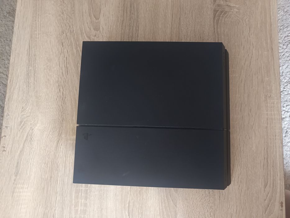 Vendo PlayStation 4 1TB em bom estado.