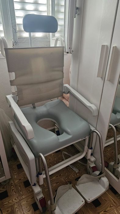 Cadeira de banho Invacare Aquatec Ocean Ergo VIP,, usada 1 ano.