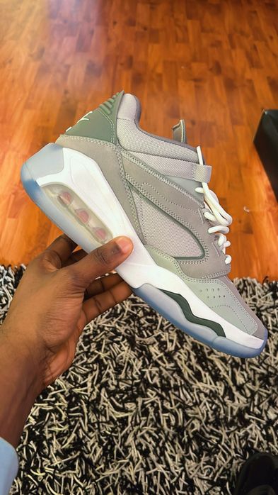 Nike air jordan cinzenta