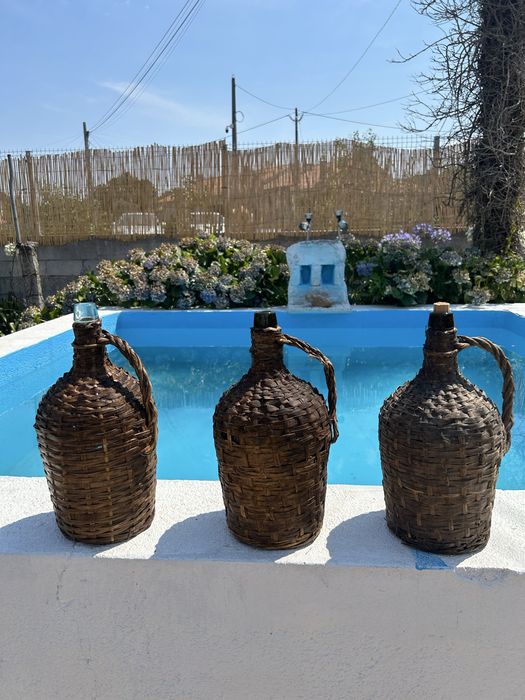 Garrafões antigos 5L em vidro revestido a verga/vime – Vintage