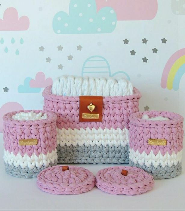 Berços, alcofas, tapetes e kit higiene em crochet