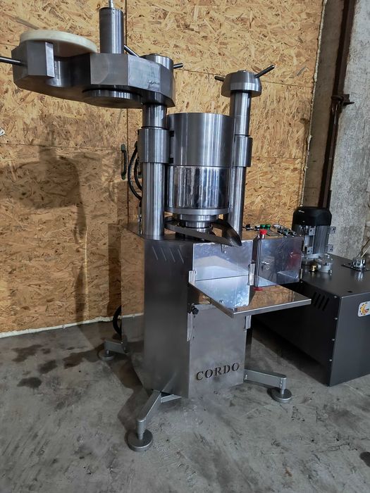 Маслопрес, маслобойня, олійниця 280тонн (сирого, холодного віджиму)