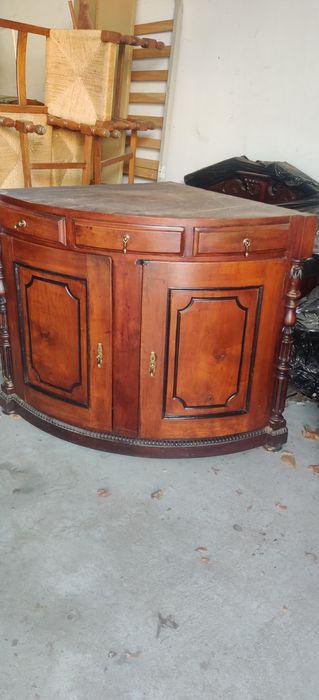 Móvel de canto antigo