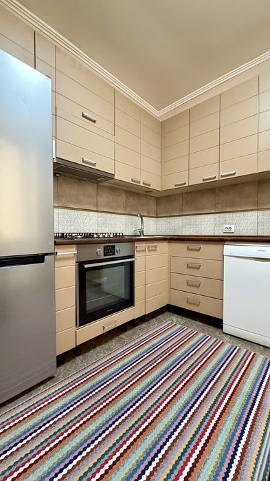 Продається двох поверхова квартира