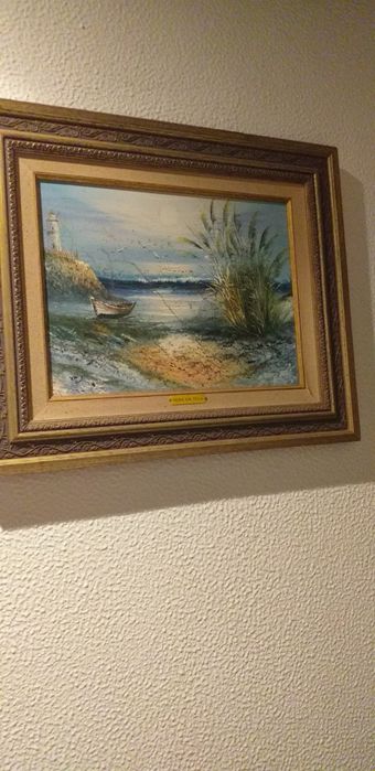 Quadro pintado a óleo com moldura dourada