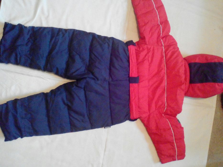 Продам зимний комбезик-пуховичок на дев.3-4 годика