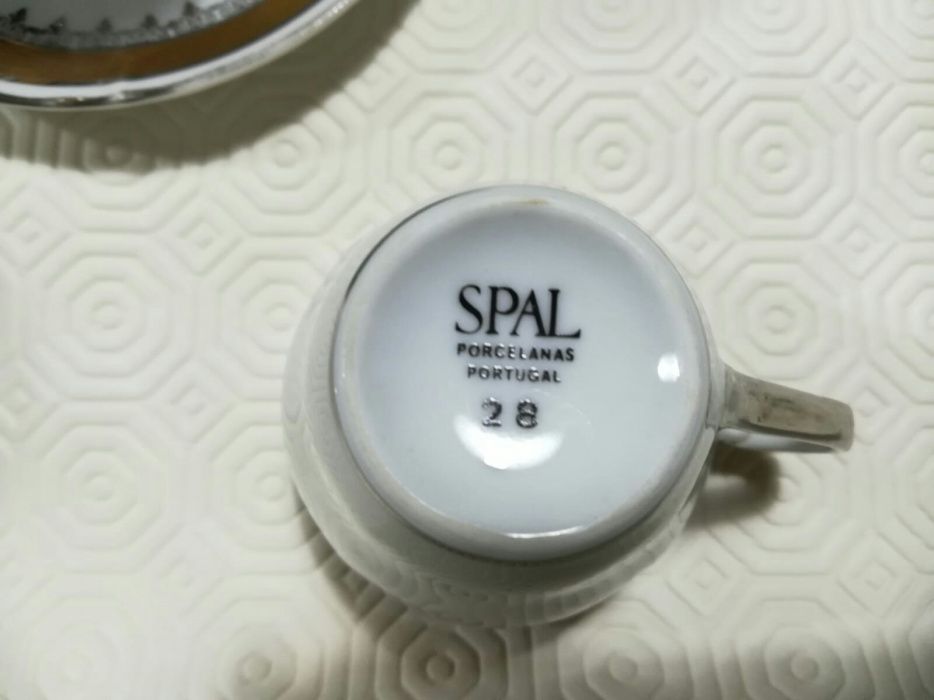 Serviço café 12 pessoas em porcelana da Spal. 40 anos