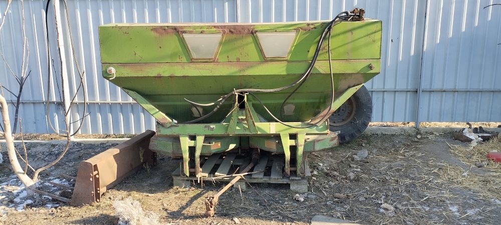 Розкидач міндобрив