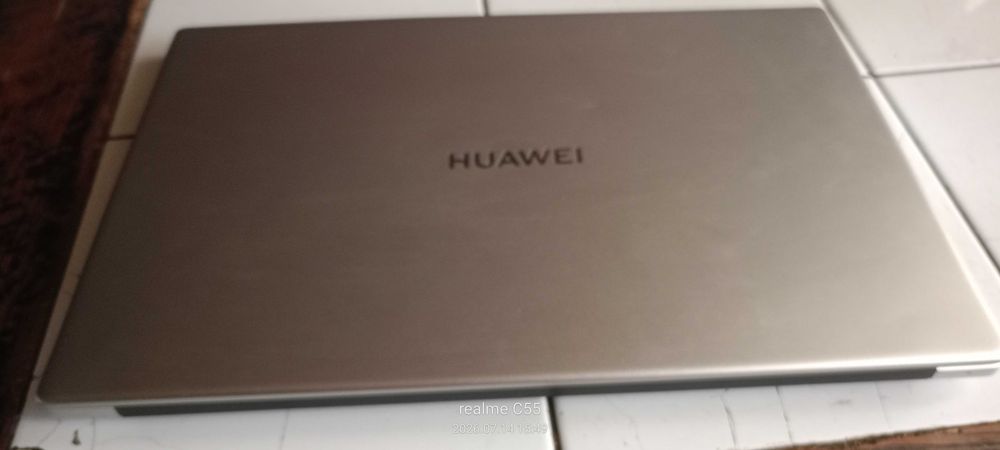 sprzedam laptop HUAWEI BoM-WDQ9