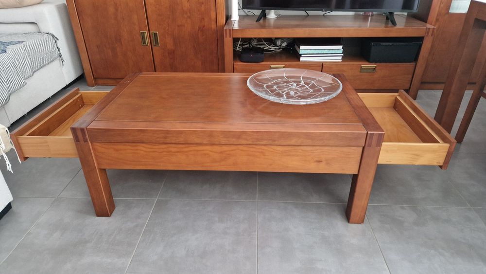 Mesa centro em madeira