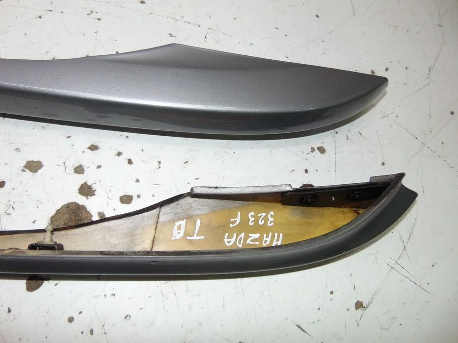 Mazda 323 F friso carroceria