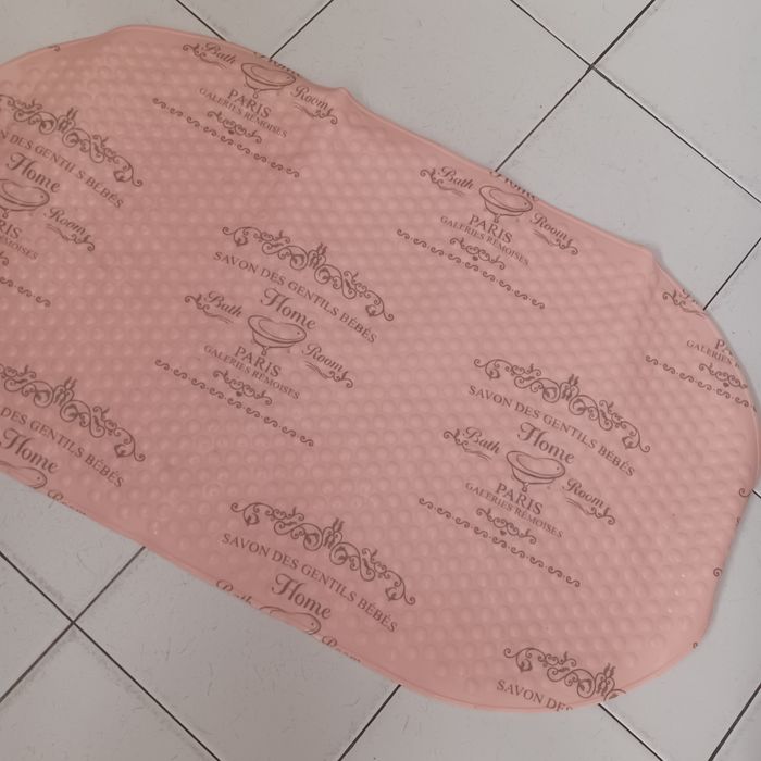 Tapete antiderrapante de casa de banho rosa