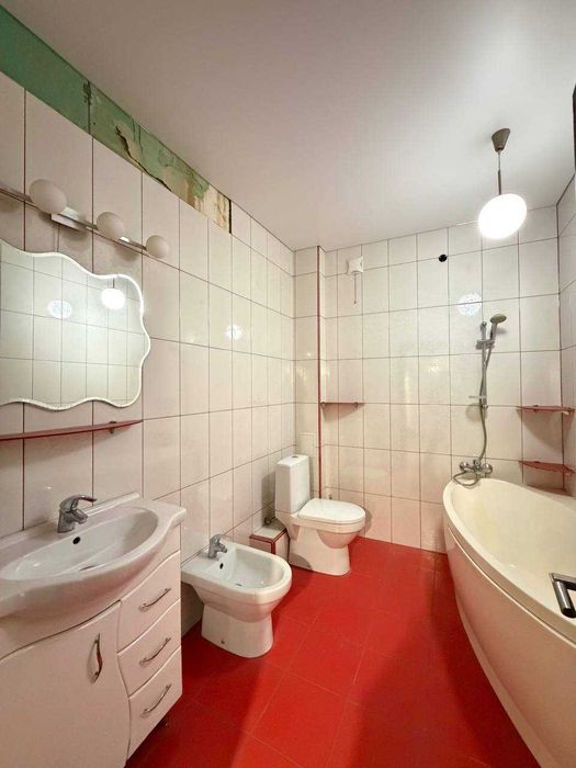 Продаж 2-кімнатної квартири — 96 квартал. Центр.