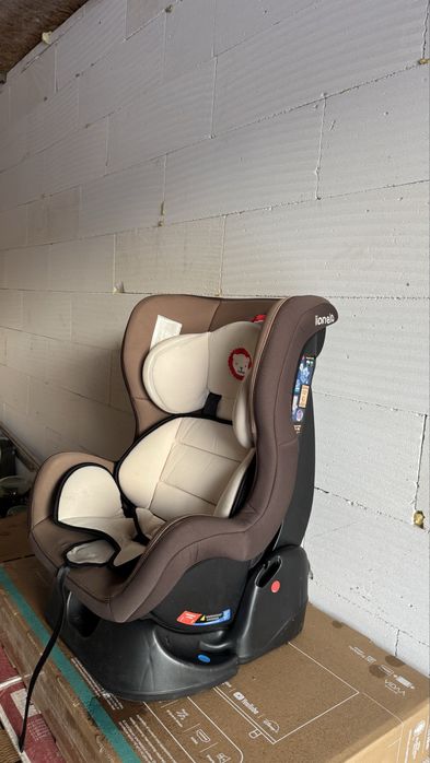 Автокресло LIONELO