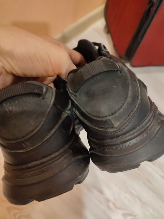 Шкіряні кросівки на юнака