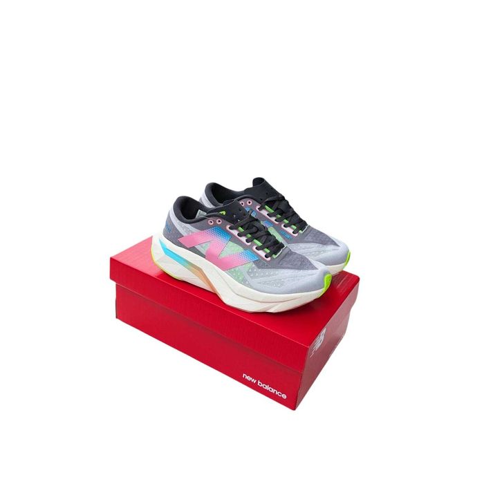 Літні жіночі кросівки New Balance Elite V4 темно-сірі з рожевим