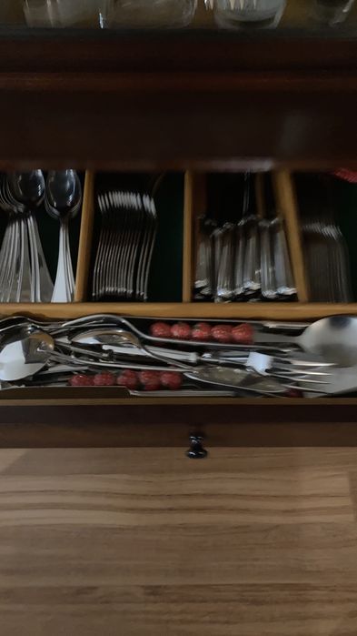 Louceiro de 4 portas em mogno