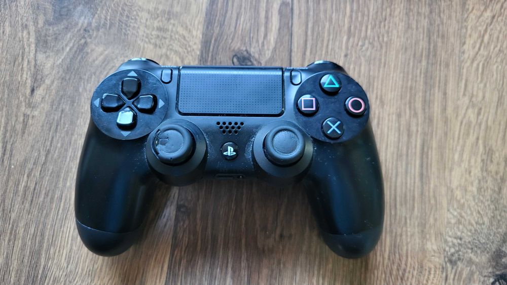 Konsola Play Station 4 (PS4) 1TB, 4 pady, ładowarka, kamera
