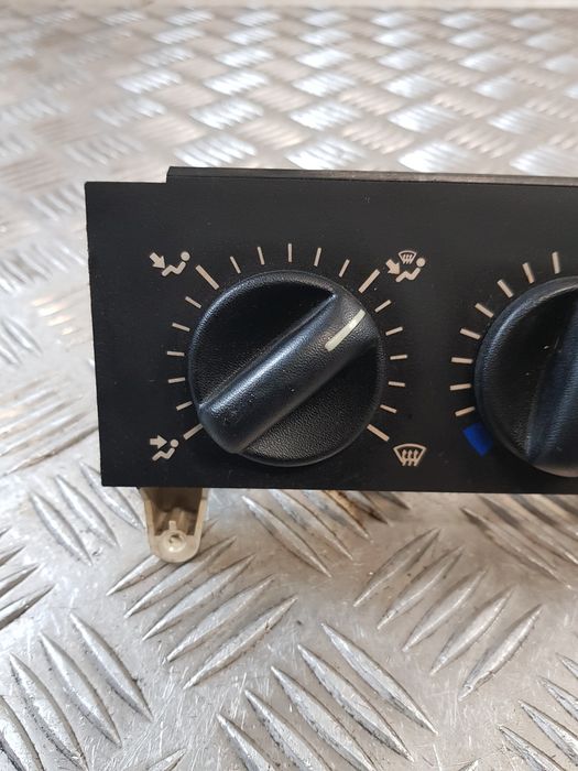 Panel Nawiewu 133761F Opel Movano A 01R-