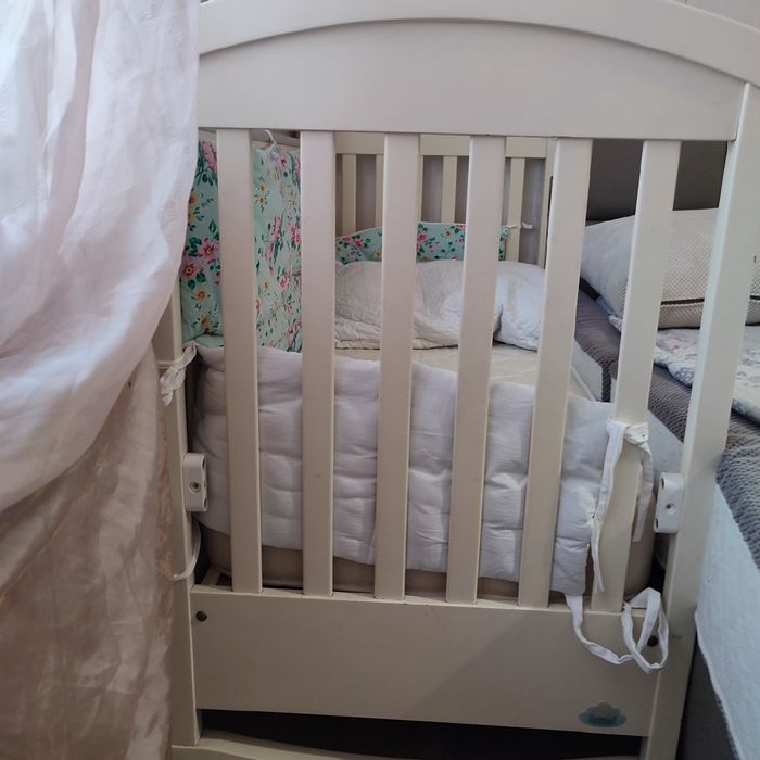 Продам Итальянскую детскую кроватку б/у