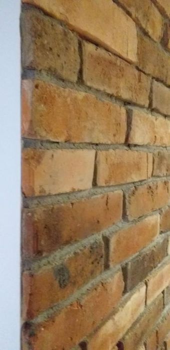 Układanie cegły  na ściane