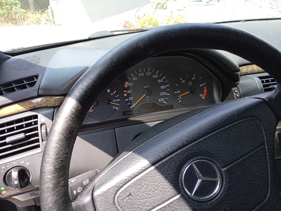 Mercedes-Benz Classe E 290 — fotografia 9