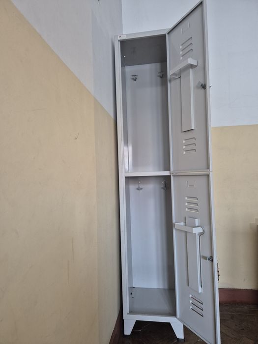 Armário cacifo com chaves