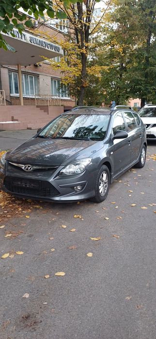 Hyundai i30  2010р. 1.6 дизель. Має одного власника та гаражне зберігання.  Не фарбований.