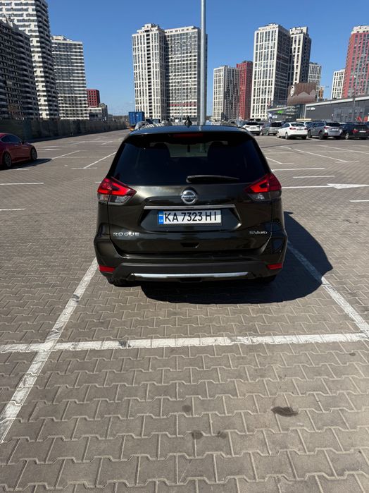 Автомобіль Nissan Rogue