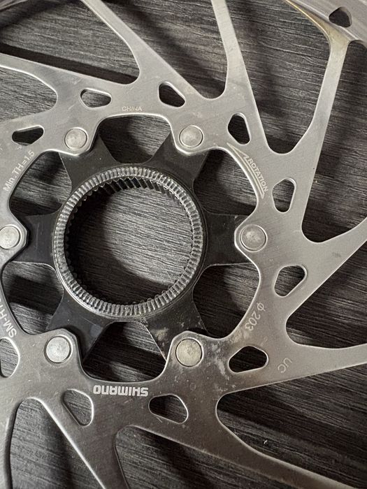 3 discos shimano center lock