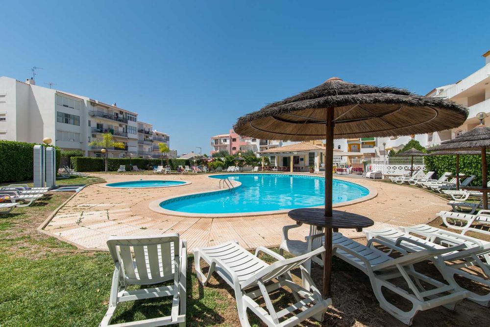 T2 - com Piscina e Varanda, a 2,5 km do Centro de Tavira