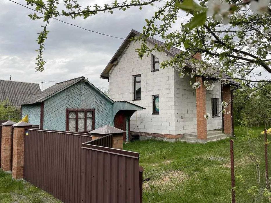 Продаж окремого  будинку з ремонтом. ділянка 6сот  поруч зі Львовом!