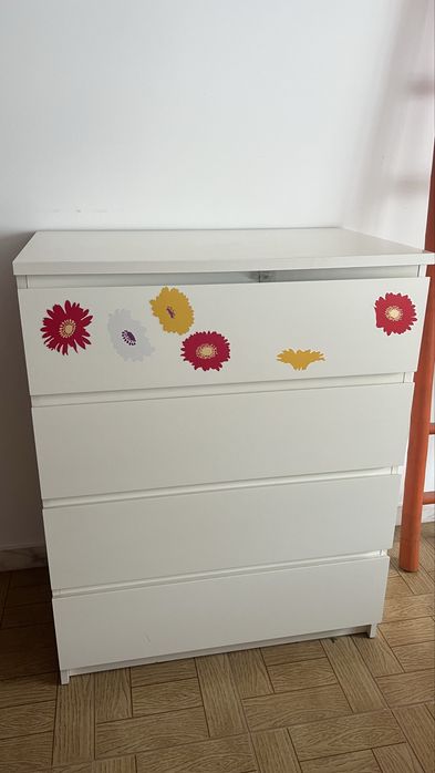 Cómoda do ikea com 4 gavetas