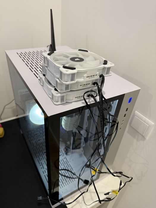 Desktop i7 9700k 16GB RAM