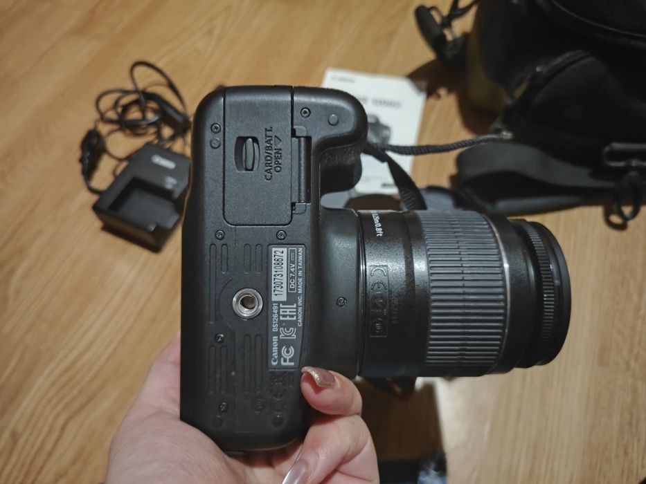 Câmara Canon 1200D + objetiva