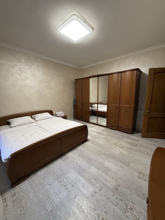 Подобова оренда квартири, центр, парковка, з виглядом на парк