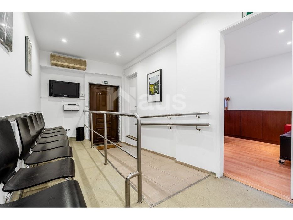 Espaço comercial destinado a serviços com uma ótima localização, no...
