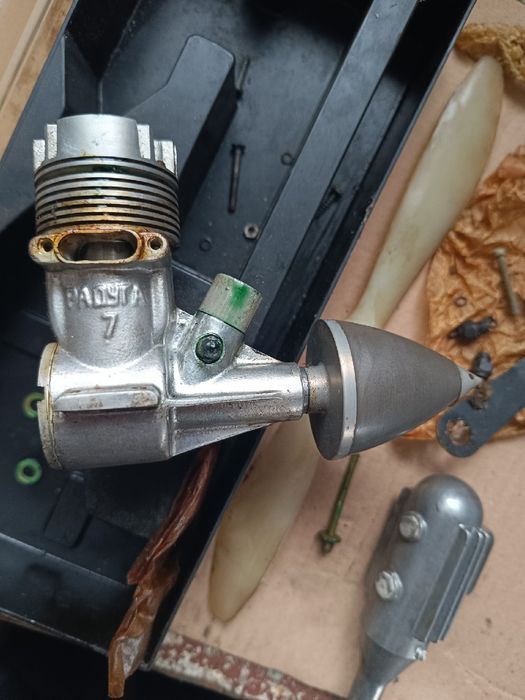 Raduga 7 silnik spalinowy modelarski ZSRR z czasów prl w pudełku