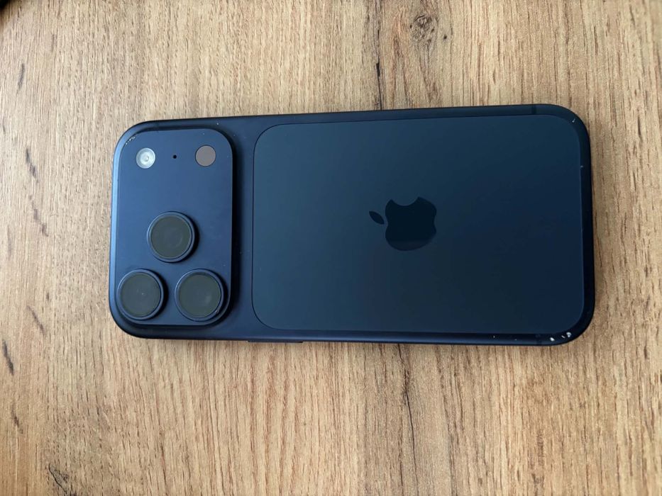 Iphone 17 Pro - Granatowy