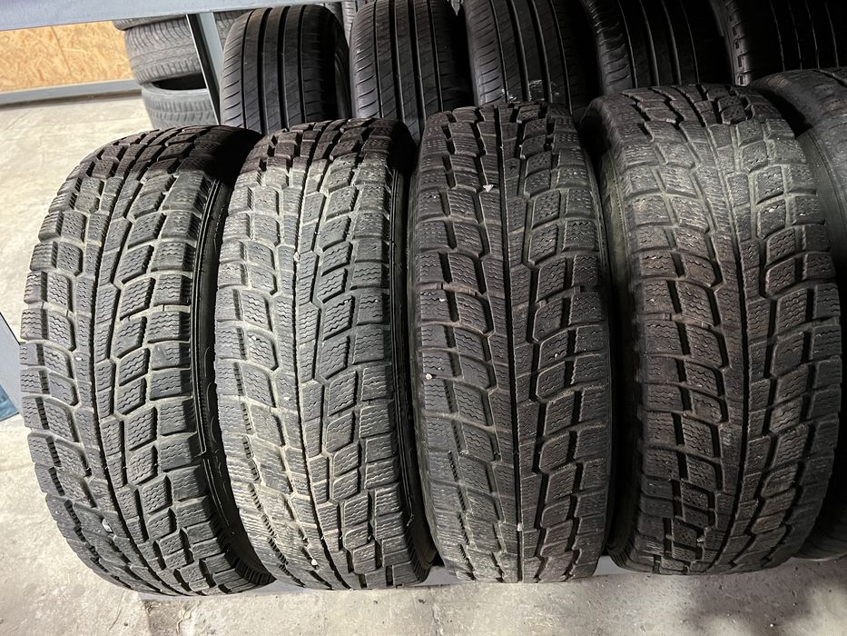 Шини резина 215 65 R16 2013р протектор як новий