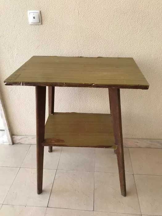 Mesa de televisão vintage